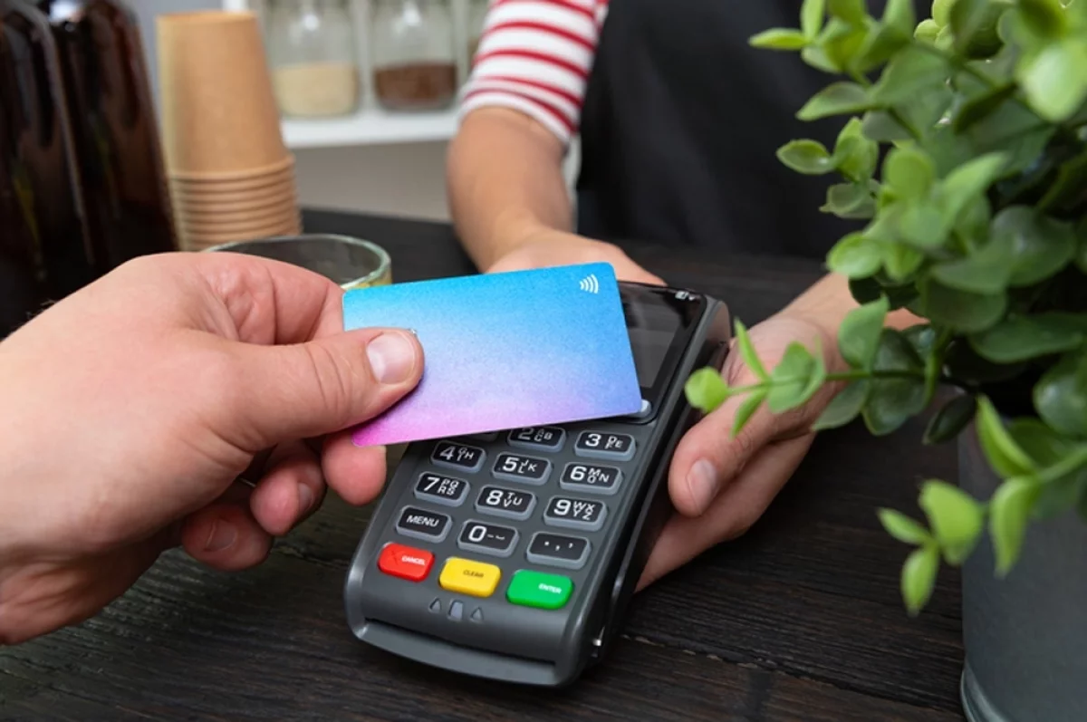 Read more about the article Читайте договор. Где лучше не платить кредитной картой